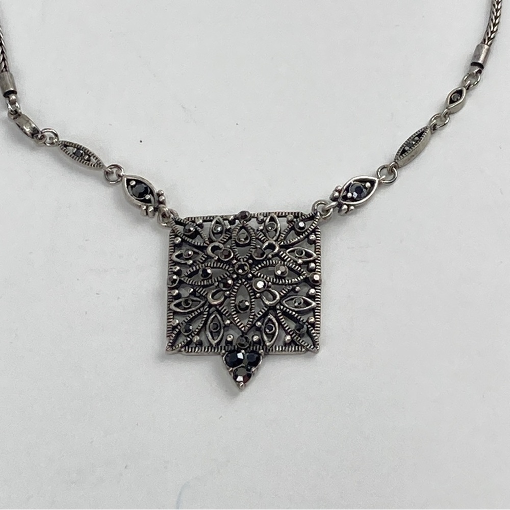 VTG black and silver tone necklace with a square pendant - Picture 4 of 11
